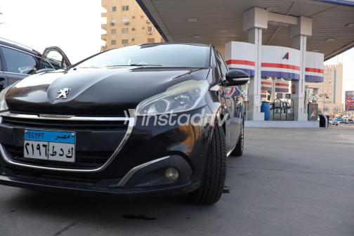 Peugeot 208 2016 Black Automatic Used for Sale in Nasr city - 8