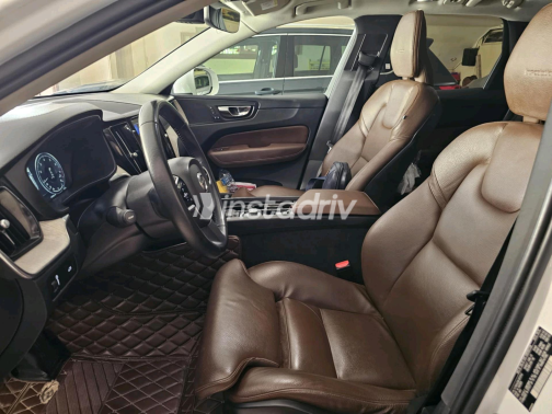 فولفو XC60 2019 أبيض أوتوماتيك مستعملة للبيع في دمياط - 1