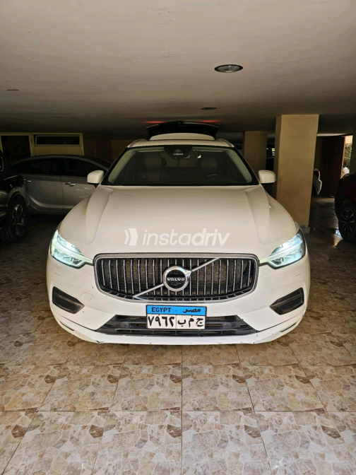 فولفو XC60 2019 أبيض أوتوماتيك مستعملة للبيع في دمياط - 4