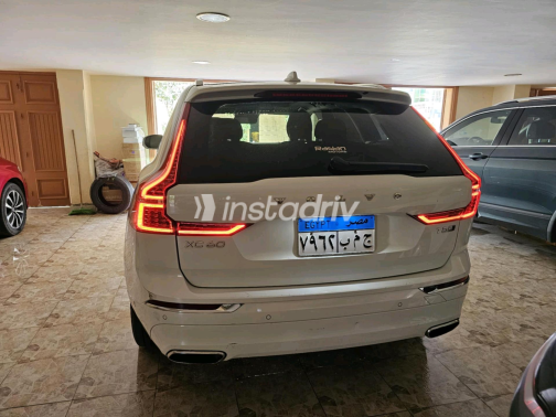 فولفو XC60 2019 أبيض أوتوماتيك مستعملة للبيع في دمياط - 7