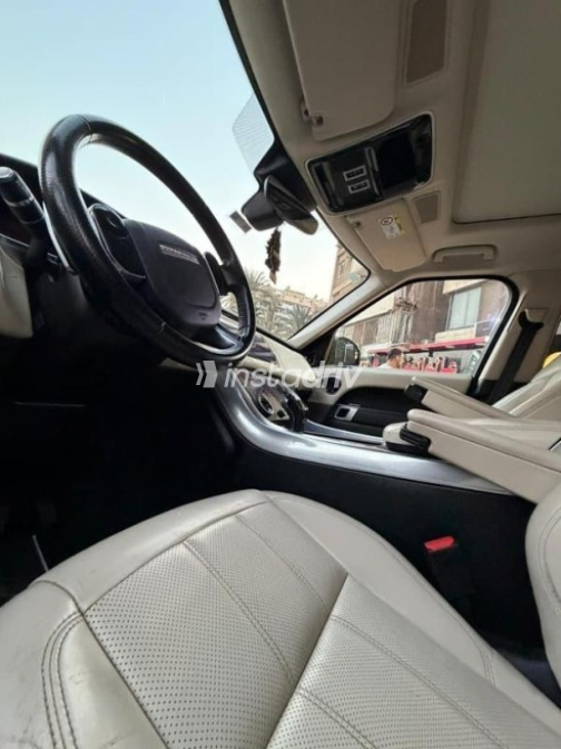 Land Rover Range Rover Sport 2022 Black Automatic Used for Sale in Nasr city - 6