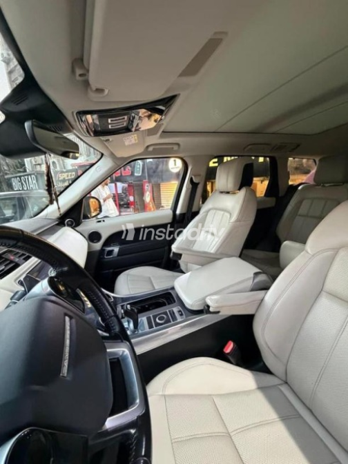 Land Rover Range Rover Sport 2022 Black Automatic Used for Sale in Nasr city - 9