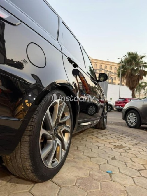 Land Rover Range Rover Sport 2022 Black Automatic Used for Sale in Nasr city - 10