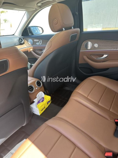 مرسيدس E 300 2019 أسود أوتوماتيك مستعملة للبيع في القاهرة - 5