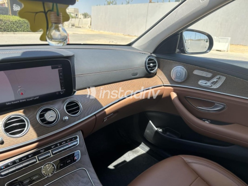 مرسيدس E 300 2019 أسود أوتوماتيك مستعملة للبيع في القاهرة - 7