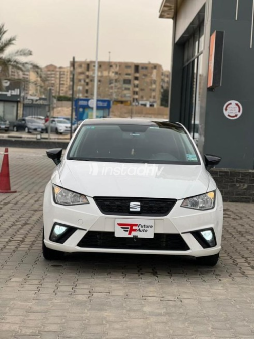 سيات ابيزا 2021 أبيض أوتوماتيك مستعملة للبيع في القاهرة - 1