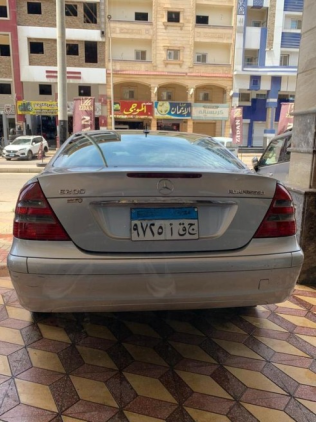 مرسيدس E 200 2004 فضي أوتوماتيك مستعملة للبيع في مدينة الشيخ زايد