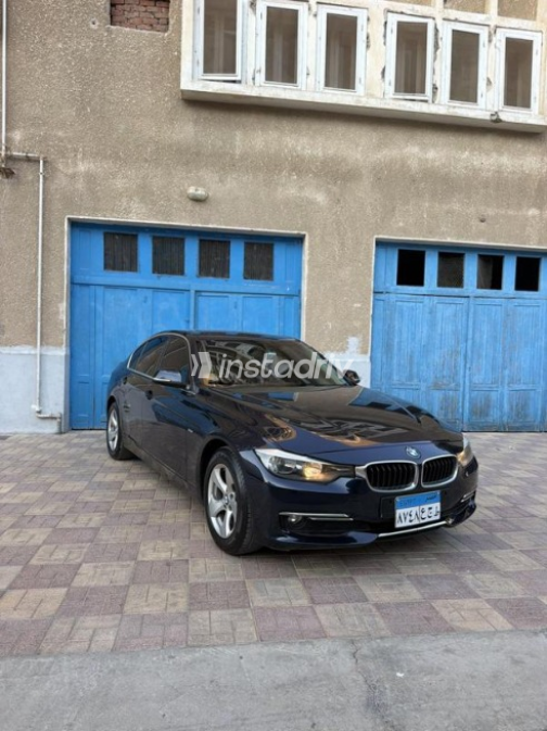 بي ام دبليو 316 2015 أزرق غامق أوتوماتيك مستعملة للبيع في الإسماعيلية - 5