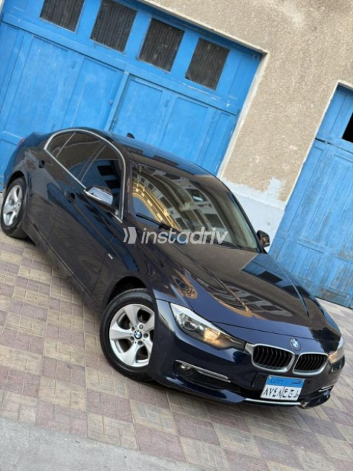 بي ام دبليو 316 2015 أزرق غامق أوتوماتيك مستعملة للبيع في الإسماعيلية - 6