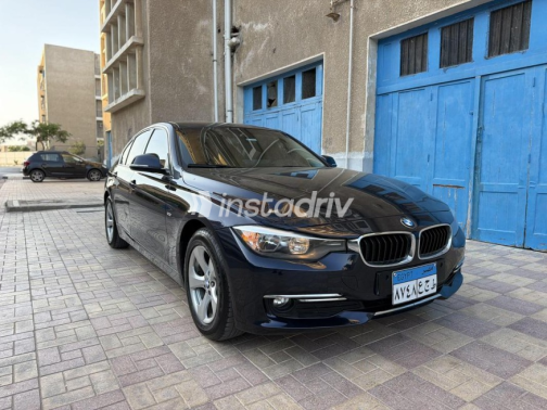 بي ام دبليو 316 2015 أزرق غامق أوتوماتيك مستعملة للبيع في الإسماعيلية - 10
