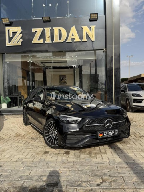مرسيدس C 200 2024 أسود أوتوماتيك مستعملة للبيع في مدينة الشيخ زايد - 2