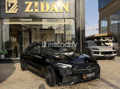 مرسيدس C 200 2024 أسود أوتوماتيك مستعملة للبيع في مدينة الشيخ زايد - 3
