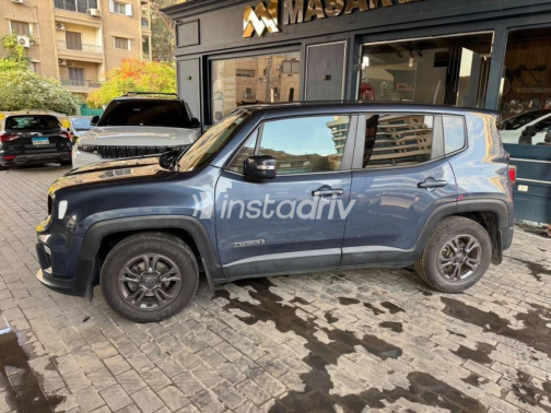 جيب رينيجيد 2022 أزرق غامق أوتوماتيك مستعملة للبيع في مصر الجديدة - 2