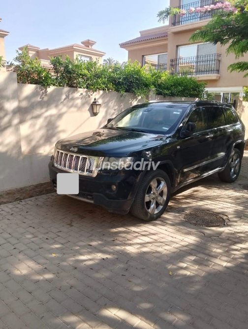 Jeep Grand Cherokee 2013 Black Automatic Used for Sale in Cairo - 2