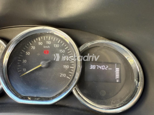 Renault Logan 2015 Gold Manual Used for Sale in Alexandria - 5