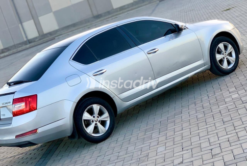 سكودا اوكتافيا 2015 فضي أوتوماتيك مستعملة للبيع في دمنهور - 1