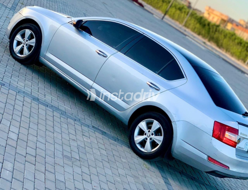 سكودا اوكتافيا 2015 فضي أوتوماتيك مستعملة للبيع في دمنهور - 5