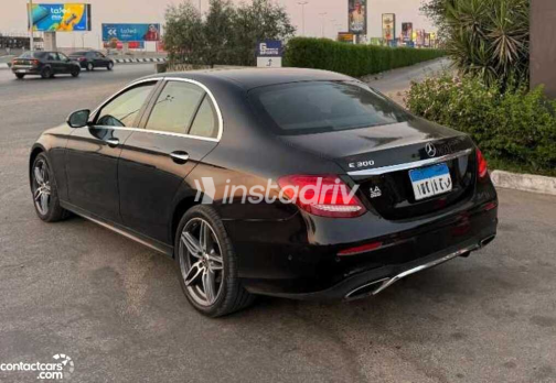 مرسيدس E 300 2018 أسود أوتوماتيك مستعملة للبيع في القاهرة - 4