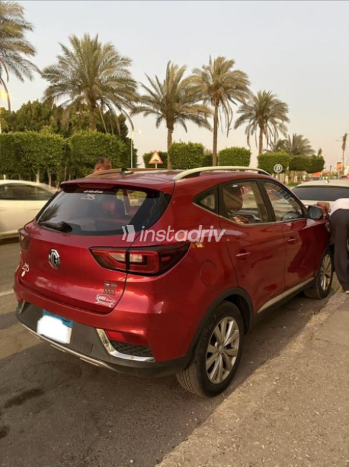 ام جى ZS 2021 أحمر أوتوماتيك مستعملة للبيع في مدينة الشيخ زايد - 3