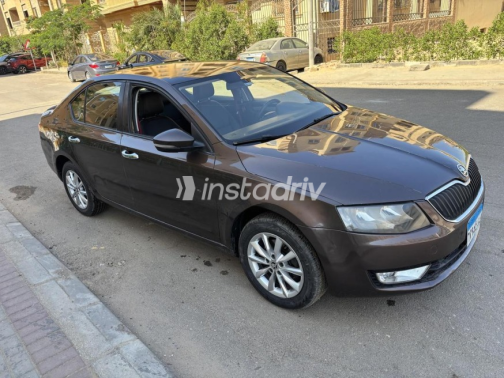 سكودا اوكتافيا A7 2014 بني أوتوماتيك مستعملة للبيع في القاهرة - 5