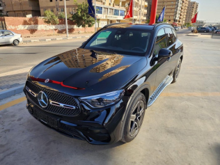 مرسيدس GLC 200 2023 أسود أوتوماتيك مستعملة للبيع في العبور