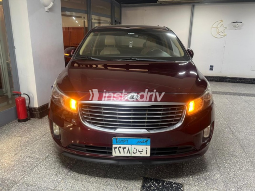 Kia Carnival 2016 Dark Red Automatic Used for Sale in Maadi - 2