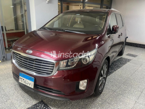 Kia Carnival 2016 Dark Red Automatic Used for Sale in Maadi - 5
