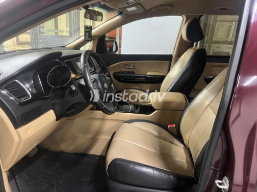 Kia Carnival 2016 Dark Red Automatic Used for Sale in Maadi - 9