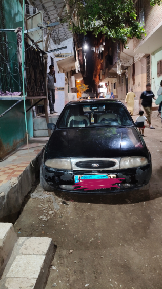 فورد فيستا 2000 أسود يدوي مستعملة للبيع في القاهرة