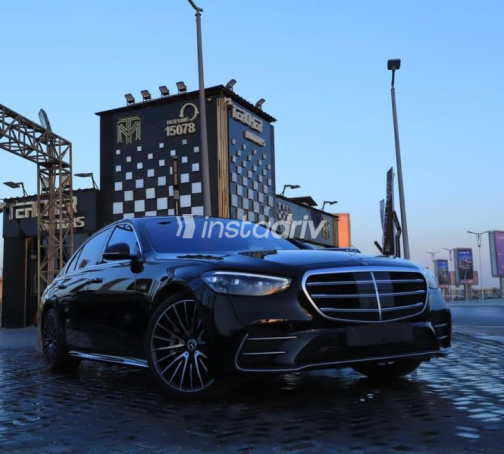 Mercedes S 500 2021 Black Automatic Used for Sale in Sheikh Zayed City - 3