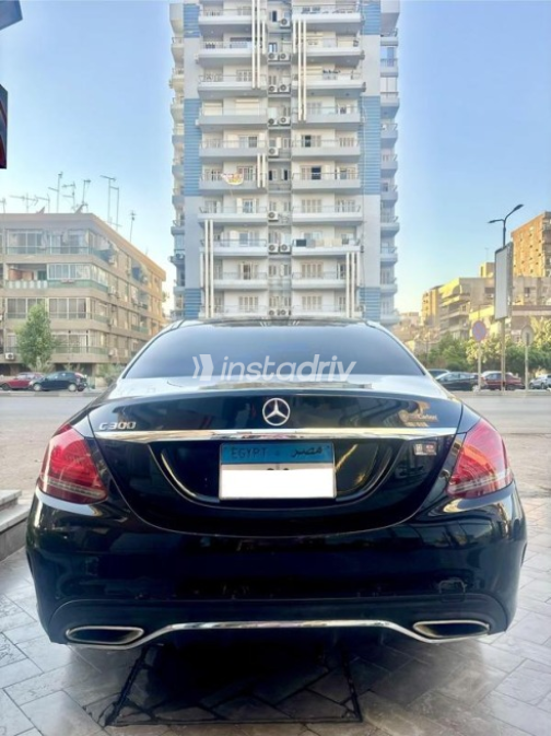 مرسيدس C 300 2020 أسود أوتوماتيك مستعملة للبيع في مدينة نصر - 4