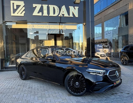 Mercedes E 200 2026 Black Automatic Used for Sale in Sheikh Zayed City - 3