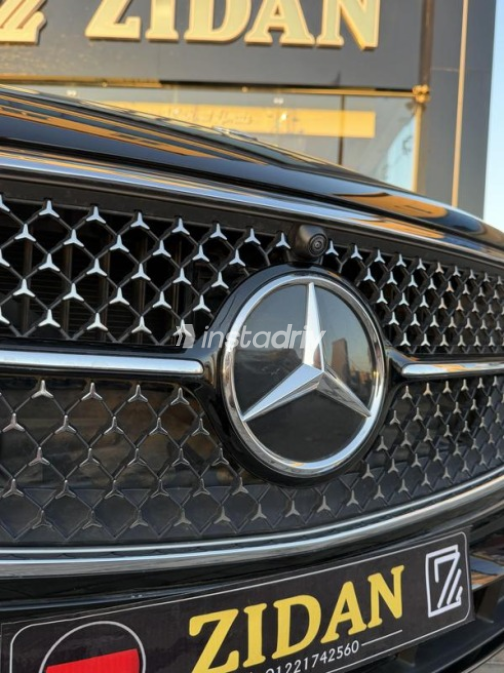 Mercedes E 200 2026 Black Automatic Used for Sale in Sheikh Zayed City - 4