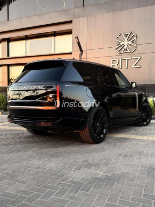 Land Rover Range Rover Vogue 2024 Black Automatic Used for Sale in Cairo - 2