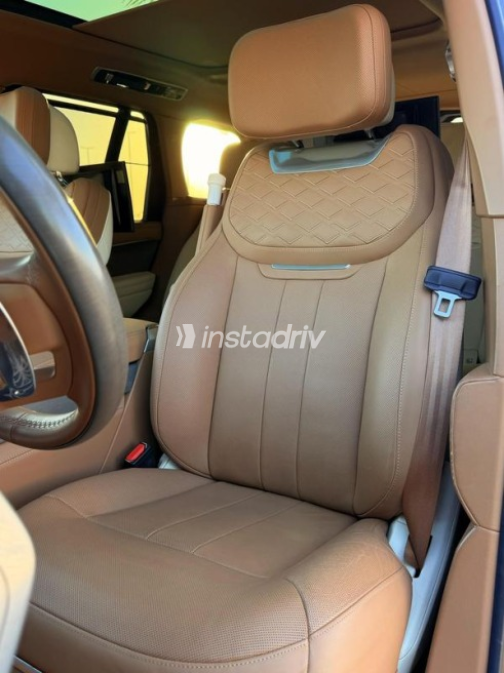 Land Rover Range Rover Vogue 2024 Black Automatic Used for Sale in Cairo - 3
