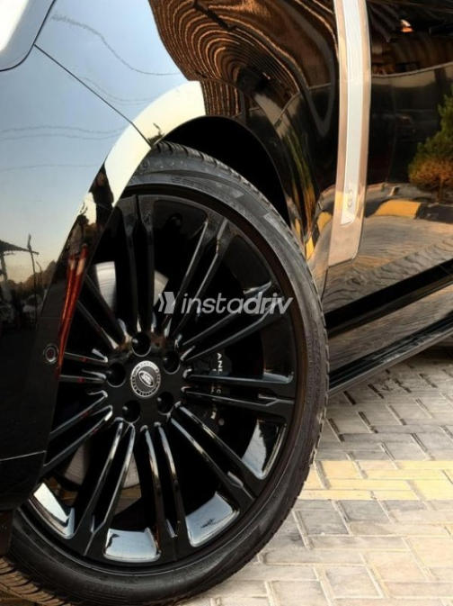 Land Rover Range Rover Vogue 2024 Black Automatic Used for Sale in Cairo - 7