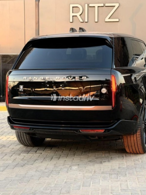 Land Rover Range Rover Vogue 2024 Black Automatic Used for Sale in Cairo - 8