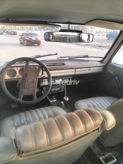بيجو 504 1977 أبيض يدوي مستعملة للبيع في المعادى - 1