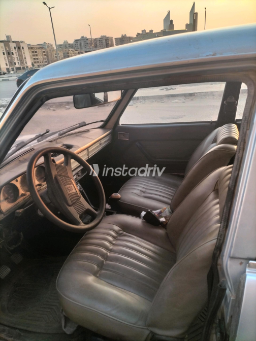 بيجو 504 1977 أبيض يدوي مستعملة للبيع في المعادى - 6