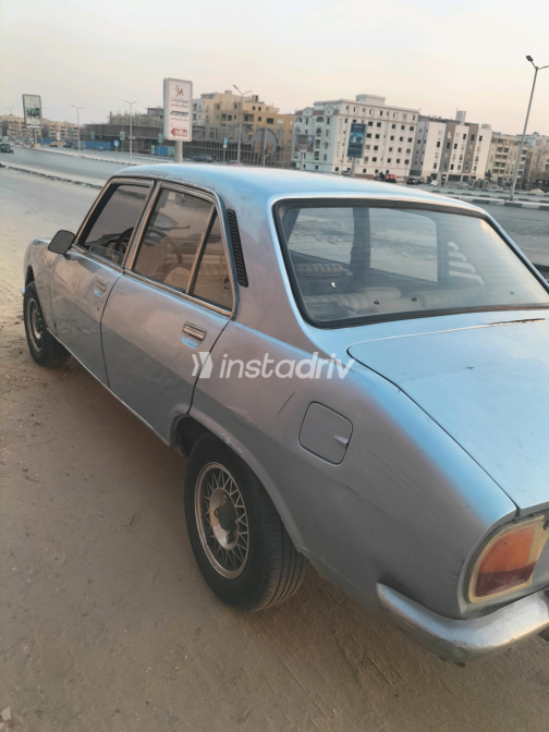 بيجو 504 1977 أبيض يدوي مستعملة للبيع في المعادى - 10