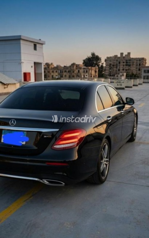 مرسيدس E 350 2019 أسود أوتوماتيك مستعملة للبيع في بورسعيد - 3