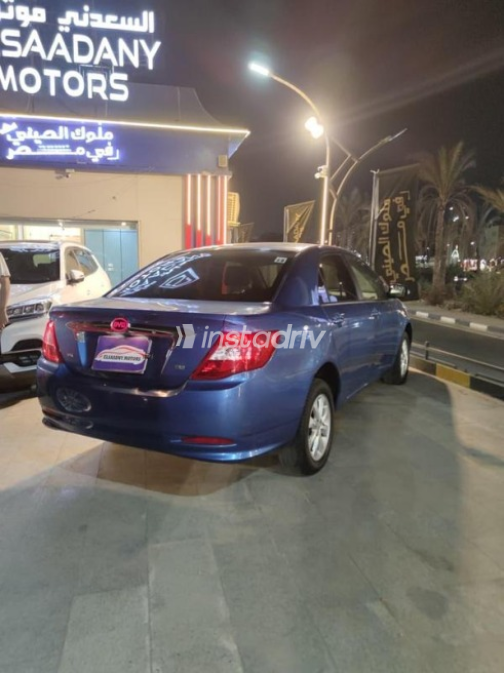 بى واى دى‬ F3 2025 أزرق غامق أوتوماتيك مستعملة للبيع في مدينة نصر - 6