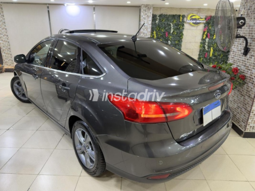 Ford Focus 2018 Gray Automatic Used for Sale in Cairo - 9