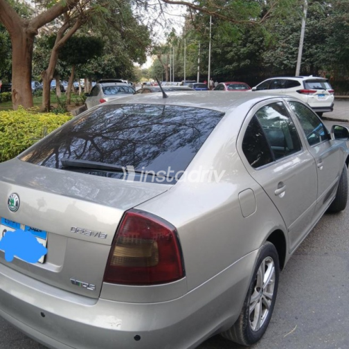 سكودا فانتازيا 2010 ذهبي أوتوماتيك مستعملة للبيع في القاهرة - 4