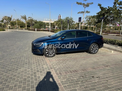 رينو ميجان 2022 أبيض أوتوماتيك مستعملة للبيع في القاهرة الكبرى ( القاهرة - الجيزة) - 4