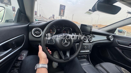 مرسيدس CLA 180 2017 أبيض أوتوماتيك مستعملة للبيع في مدينتى - 4