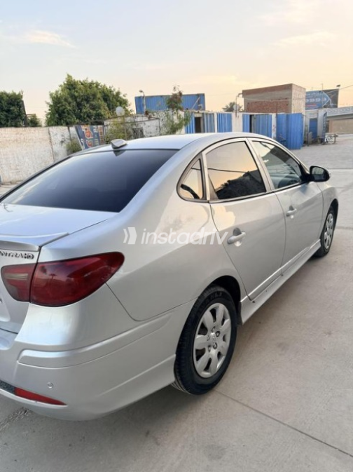 Hyundai Elantra 2020 Silver Automatic Used for Sale in Greater Cairo ( Cairo + Giza) - 5