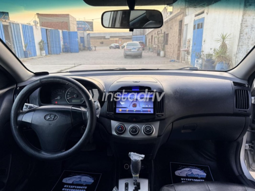 Hyundai Elantra 2020 Silver Automatic Used for Sale in Greater Cairo ( Cairo + Giza) - 9