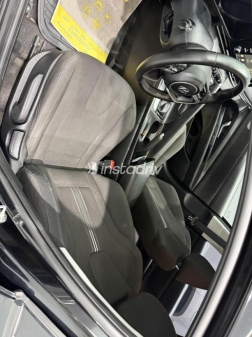 Hyundai Elantra 2022 Black Automatic Used for Sale in Cairo - 2