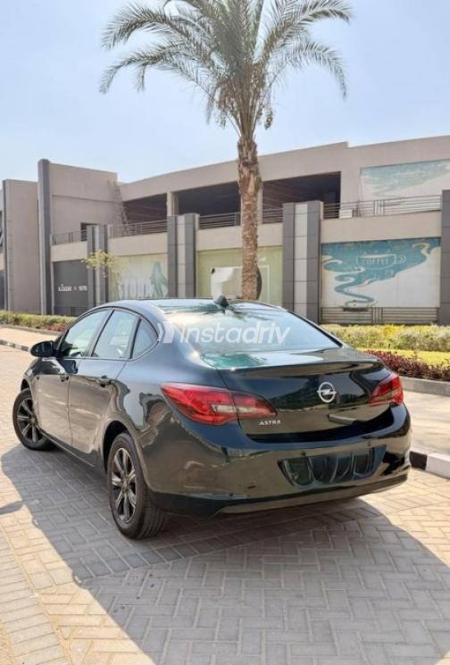 Opel Astra 2015 Green Automatic Used for Sale in Nasr city - 3